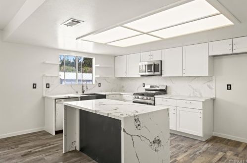 222 Condor Dr, Rialto CA  92377-4718 exterior