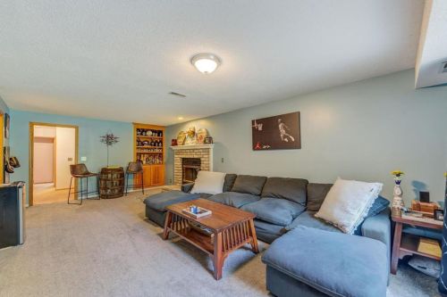 1116 Grandview Dr, Hudson WI  54016-1472 exterior