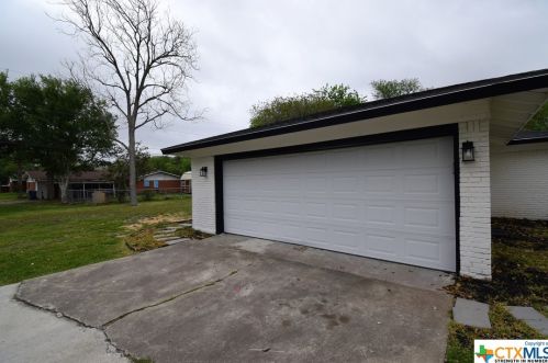 922 Nueces St, Green Lake, TX 77979-2832