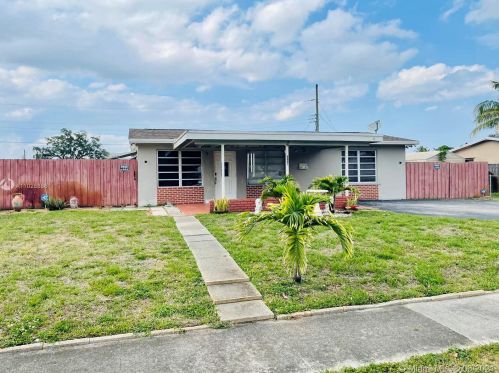 6881 4th St, Hollywood, FL 33023-1113