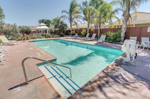 3010 La Vina Cir, Los Banos CA  93635-9497 exterior