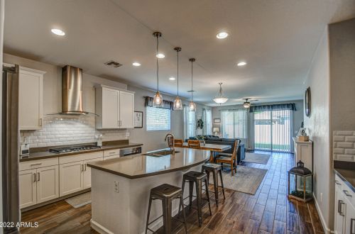 4336 Mesquite St, Gilbert, AZ 85296-1566