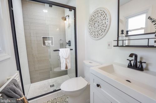 13333 Millwood Dr, Woodbridge VA  22191-1928 exterior