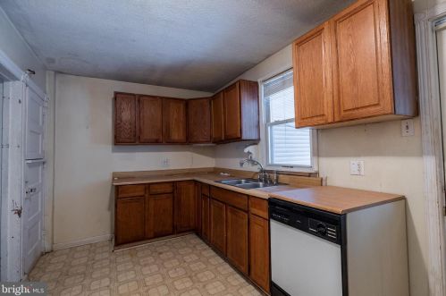 241 Buttonwood St, Norristown, PA 19401-4411