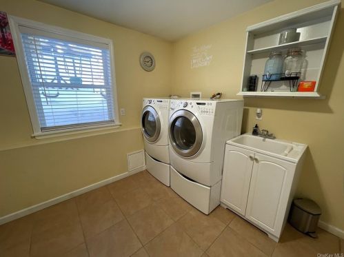 18 Lk Ave, Hillburn NY  10931-9002 exterior
