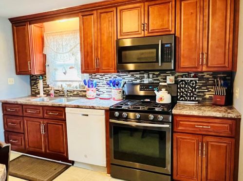 2425 Webster Ave, Pittsburgh, PA 15122-3570