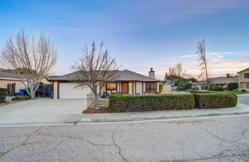1010 Tanya Dr, Lake Nacimiento, CA 93446-3209