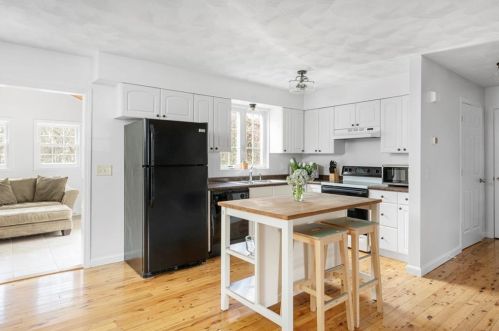 4 Salem St, Coventry, RI 02816-5335