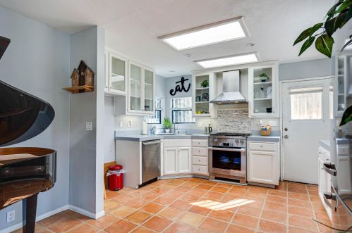 2242 Congress St, San Diego CA 92110-2822 exterior