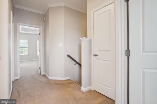 1739 Rockledge Ter, Woodbridge VA  22192-2512 exterior