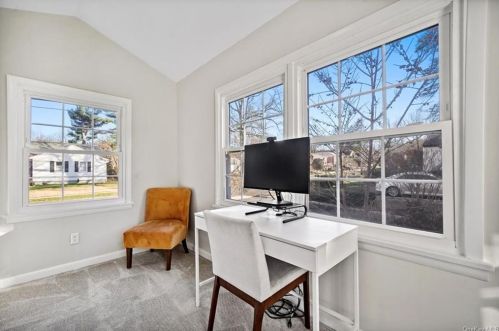 2 Tennyson St, Hartsdale NY  10530-1319 exterior