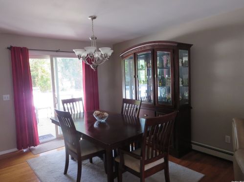 47 Madison St, Manor Park, NY 11950-3534