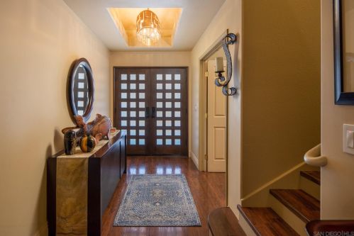 2562 Grandview St, San Diego CA 92110-1031 exterior