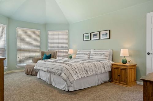 4216 Sharondale Dr, Lewisville TX  75022-0958 exterior