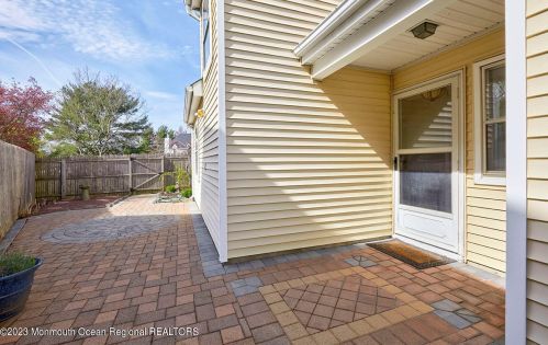 11 Hawthorne Ct, East Freehold, NJ 07728-4317
