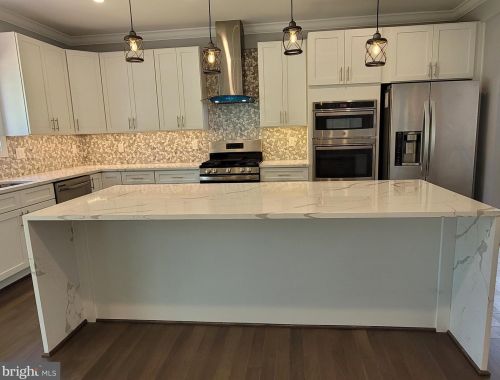 6912 Westlawn Dr, Falls Church VA  22042-2653 exterior