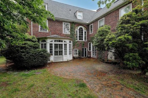 465 Rochambeau Ave, Providence RI 02906-1908 exterior