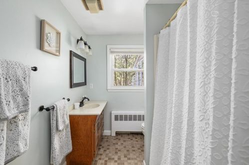 32 Rolling Acres Dr, Cumberland RI  02864-2614 exterior