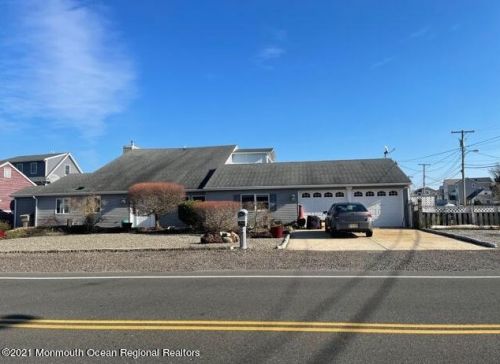 1053 Bayview Ave, Berkeley Township, NJ 08721-3126