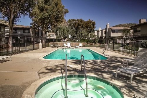 6509 Twin Circle Ln, Simi Valley CA  93063-6412 exterior