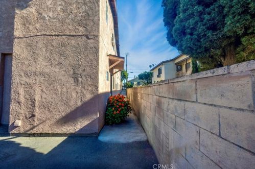 6827 Radford Ave, North Hollywood CA  91607-1323 exterior