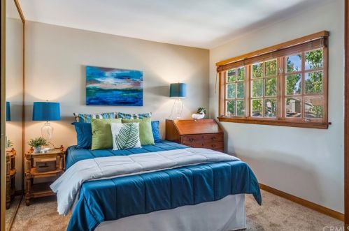 17 Malaga Pl, Manhattan Beach CA  90266-0072 exterior