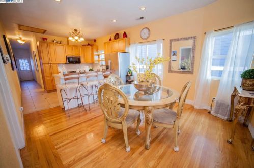 1610 14th St, Oakland CA  94607-1512 exterior