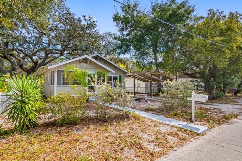 624 Grosse Ave, Tarpon Springs, FL 34689-4035