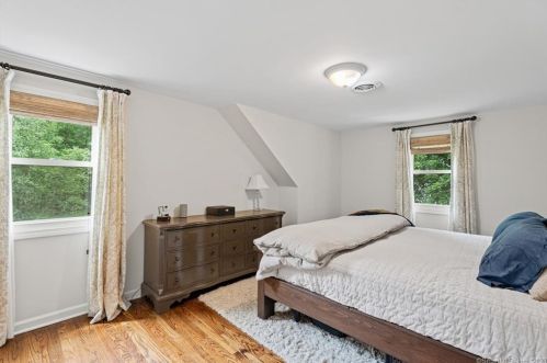 9 Lamplight Dr, Kensington CT  06037-1805 exterior