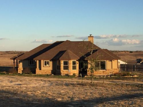 401 Clover Ln, Lavernia, TX 78121
