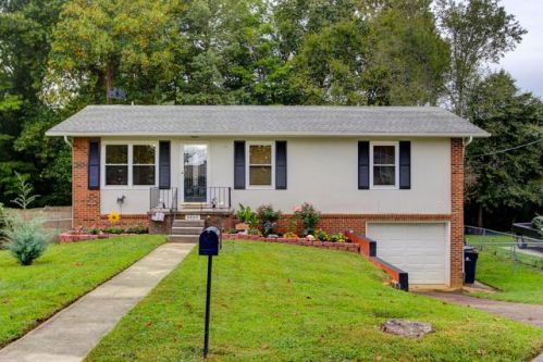 6809 Ellesmere Dr, Knoxville, TN 37921-3818