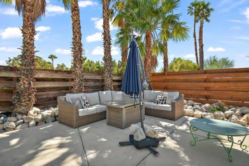 2632 Aurora Dr, Palm Springs CA  92262-2362 exterior