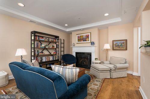 221 Victoria Mews, Princeton NJ  08542-3748 exterior