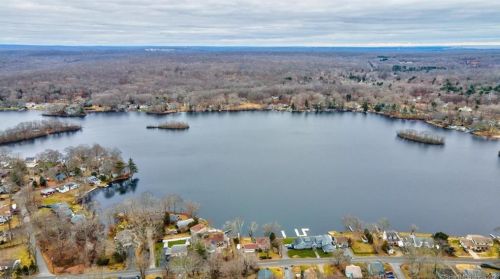 21 Moore Ave, Lyme CT  06371-1216 exterior