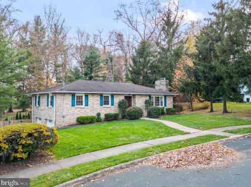 13 Rosalind Dr, Trenton, NJ 08648-3245
