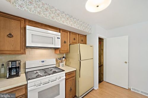 2206 Youngs Dr, Haymarket VA  20169-1534 exterior