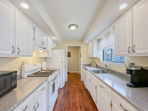 155 Beacon Hill Cmn, Beacon Falls, CT 06403-4926