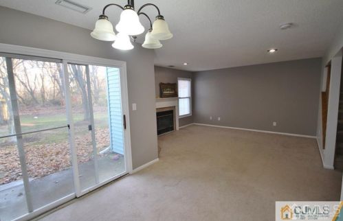 98 Van Liew Ct, East Brunswick, NJ 08816-5695