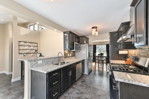 416 Dean Rd, Milwaukee WI  53217-2707 exterior