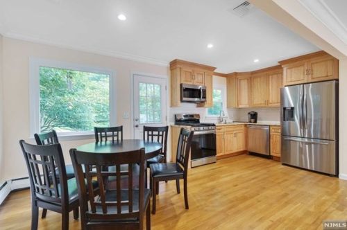 215 Hiawatha Blvd, Oakland NJ  07436-3619 exterior