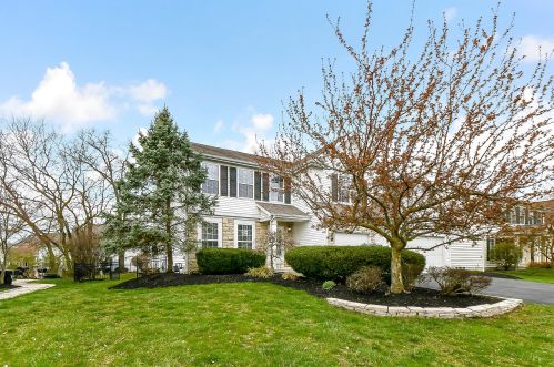 5011 Winter Creek Dr, Darbydale, OH 43123-8329