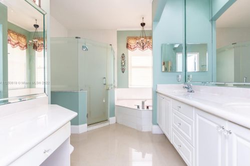 19270 29 Ct, Hollywood FL 33029-2474 exterior