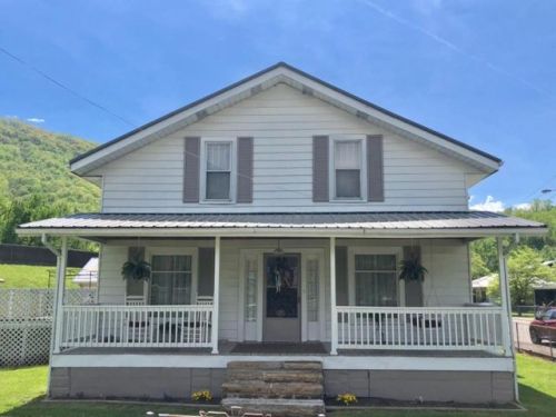 710 Tennessee Ave, Straight Creek, KY 40977-1528