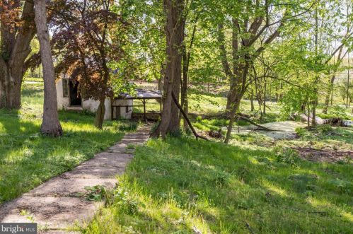 1704 Dreshertown Rd, Dresher PA  19025-1303 exterior