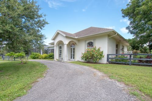 2562 Prarieview Dr, Town Of Loxahatchee Groves FL  33470-2572 exterior