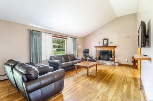 6 Cholwell Pl, Norwalk, CT 06851-1710