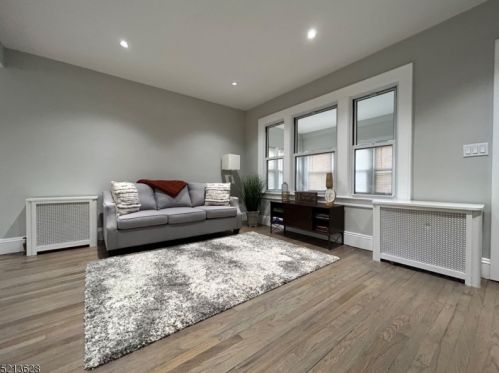 423 Drake Ave, Roselle NJ  07203-1425 exterior