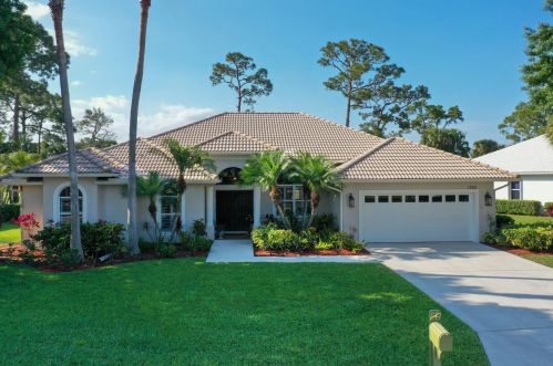 1722 Mockingbird Dr, Fort Pierce FL  34986-2049 exterior