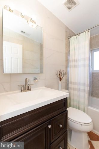 25 Maple Ave, Yardley PA 19067-6642 exterior