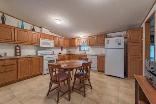 902 Crawford Ave, South Connellsville, PA 15425-2406